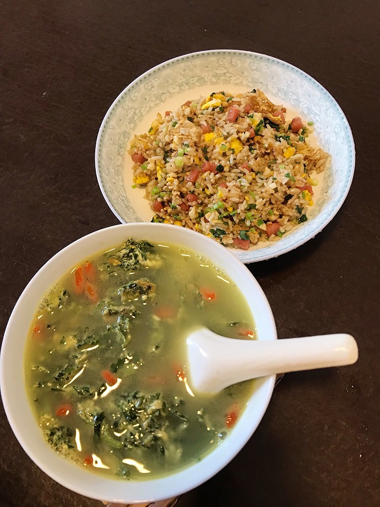 酱油蛋炒饭的做法