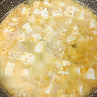 蟹黄豆腐（鲜鸡蛋做出咸蛋黄的效果）的做法图解3