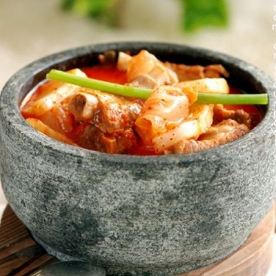 辣尚瘾：排骨年糕泡菜锅