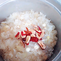 鹌鹑蛋雪耳莲子糖水的做法图解5