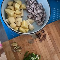 自研土豆炖牛肉的做法图解1
