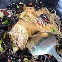 家常白菜炒粉条的做法图解4