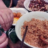 #营养小食光#咸蛋黄牛肉粽的做法图解10