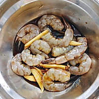 蒜蓉粉丝凤尾虾的做法图解2