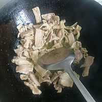 青椒木耳鸡腿菇炒肉片的做法图解2