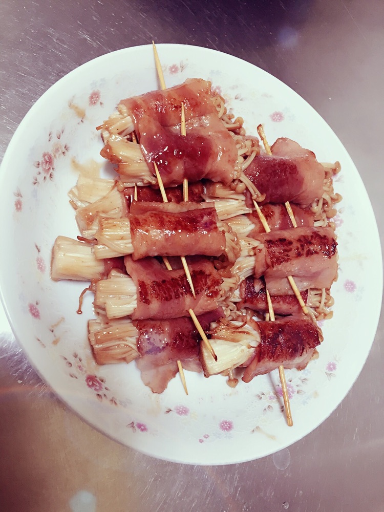 可乐培根金针菇卷的做法