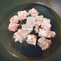 玉米莲藕排骨汤的做法图解2