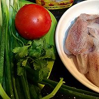 #肉食主义#鲜鱿炒鸡蛋的做法图解1