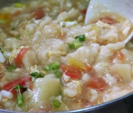 暖暖的西红市土豆鸡蛋疙瘩汤的做法