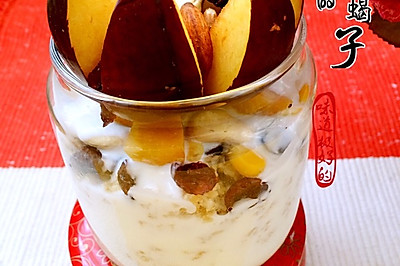 蔓越莓快手早餐—蔓越莓什锦蔬果酸奶杯