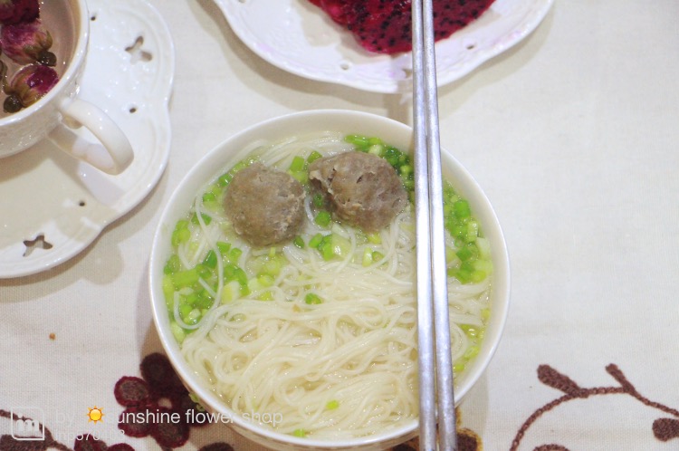 快速榨菜牛肉丸面