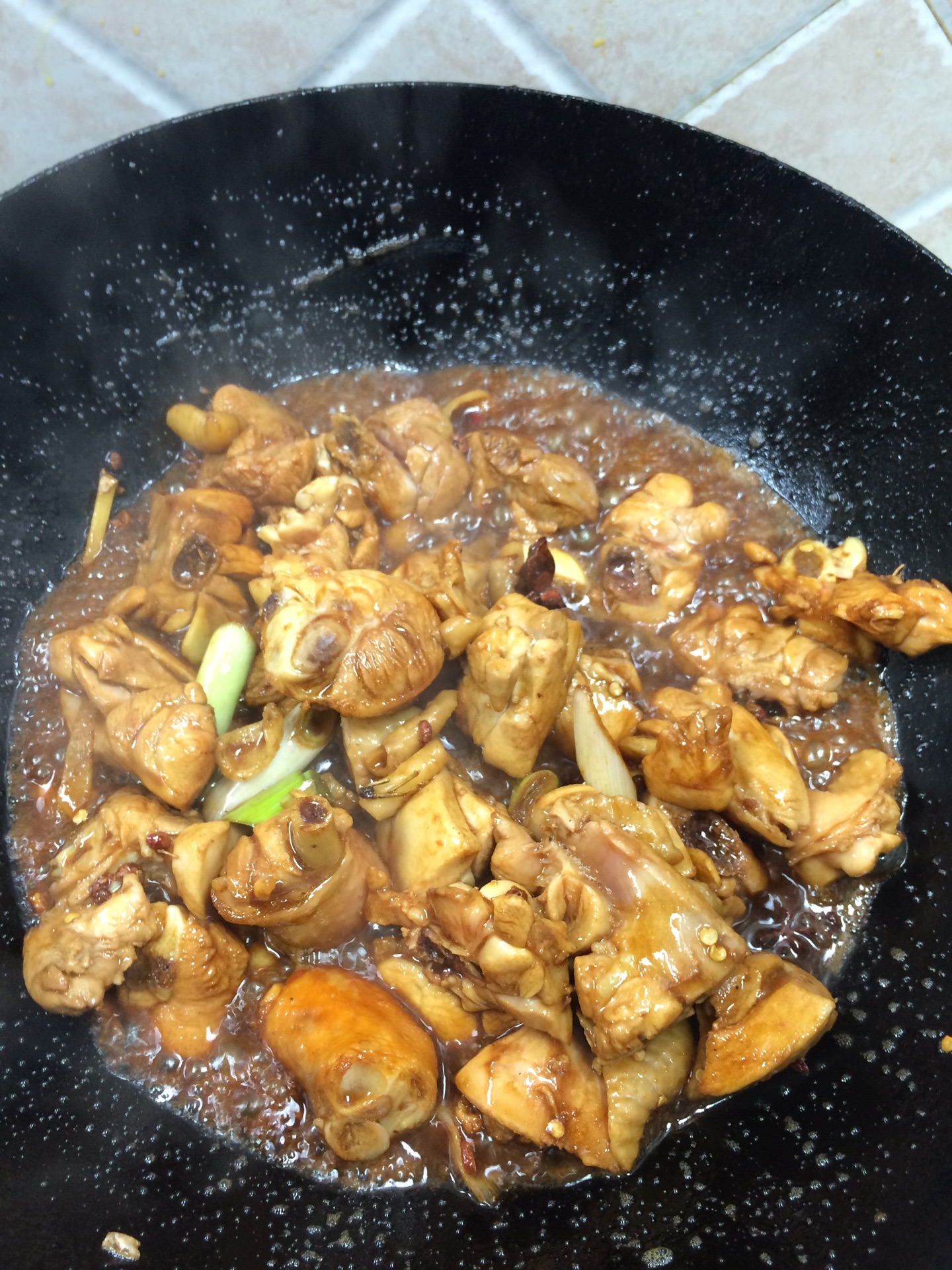 砂锅鸡块煲怎么做_砂锅鸡块煲的做法_柔蓝水晶_豆果美食