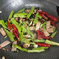 有这个菜，要干掉一锅饭:小炒烟薰腊肉的做法图解12