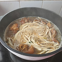 #餐桌上的春日限定#猪脚穿肠面的做法图解5