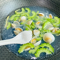 #夏日开胃餐#沙白苦瓜汤的做法图解8