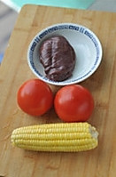 玉米番茄猪肝汤的做法图解1