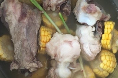 筒骨玉米汤