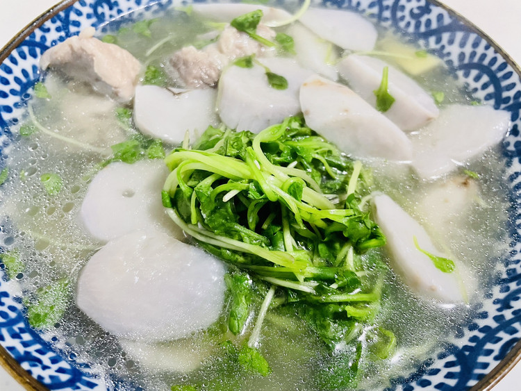 鲜掉眉毛的排骨芋艿鸡毛菜汤的做法
