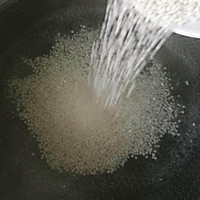 自制西米牛奶水果露的做法图解2