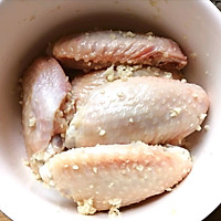 盐煎沙姜鸡翅的做法图解8