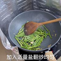 #刘畊宏女孩减脂饮食#超下饭的豆角炒肉片的做法图解3