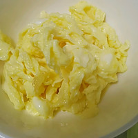 简单家常菜:豆芽炒鸡蛋的做法图解2