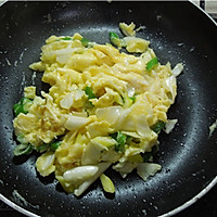 大葱炒鸡蛋：如何炒出滑嫩的鸡蛋的做法图解8