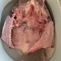 汤鲜肉美的鱼头泡饼的做法图解2