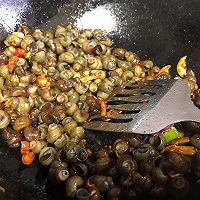 香辣入味吮指留香的酱爆螺蛳的做法图解2