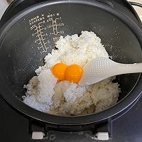 黄金菌菇鸡肉蛋炒饭的做法图解1