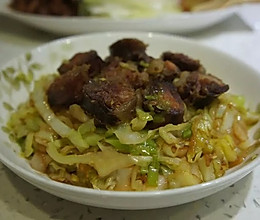 湖南腊肠炝包菜的做法