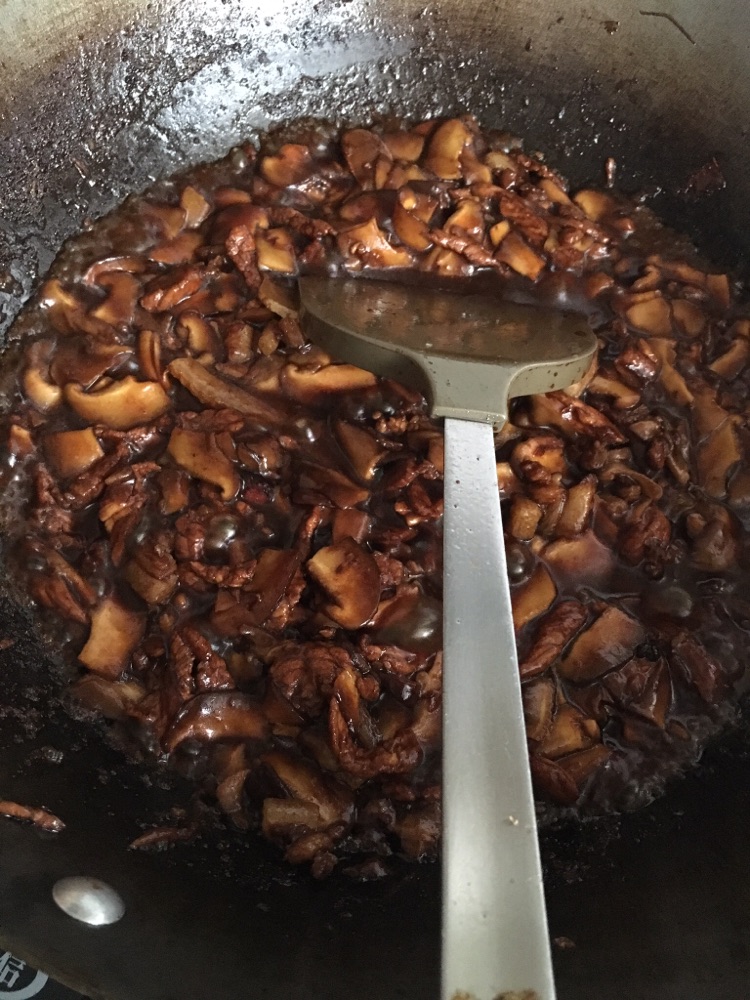 香菇肉焖饭的做法图解1