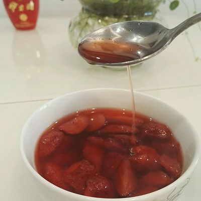 酸甜可口的草莓罐头