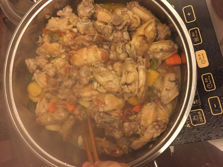三汁闷锅（鸡翅，排骨，牛肉，虾）的做法