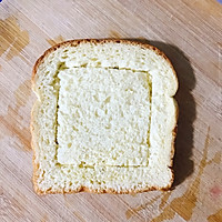 一片吐司也能做出美味三明治：太阳蛋青瓜火腿三明治的做法图解1