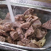 粤式清汤牛腩面的做法图解2