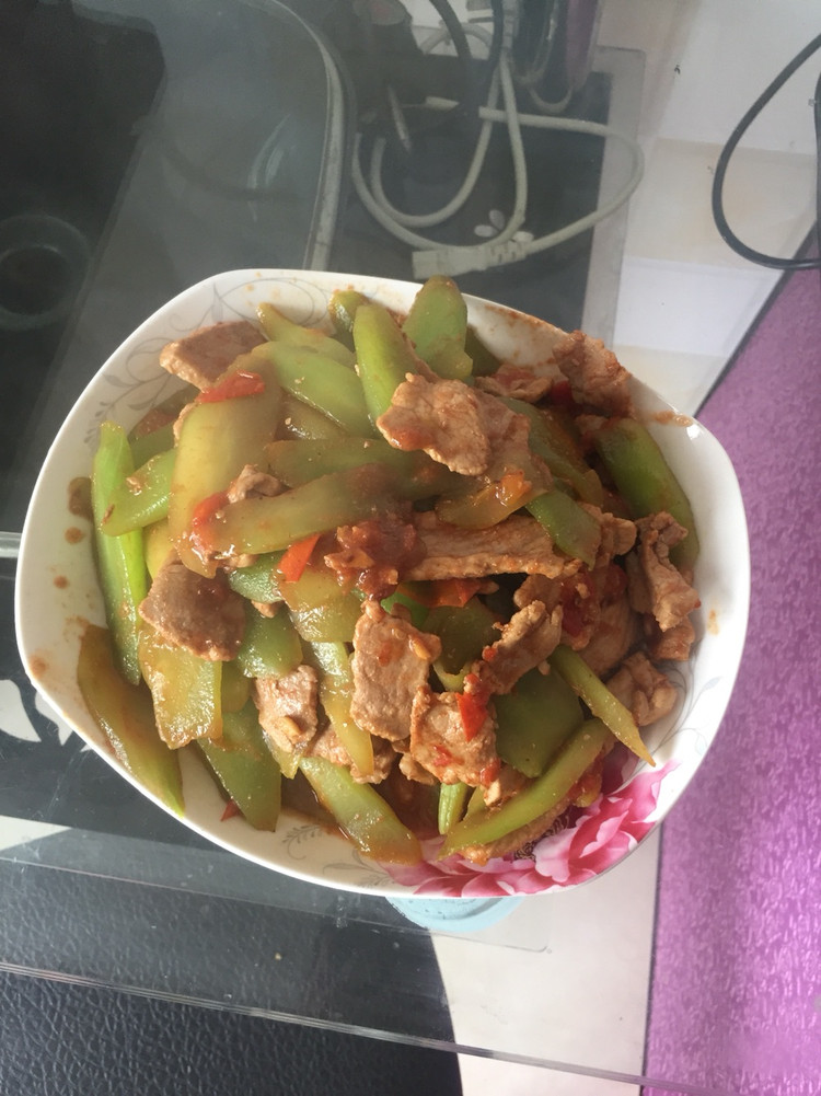 瘦肉炒莴笋的做法