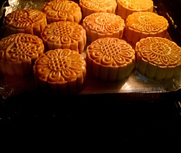 莲蓉/红豆沙蛋黄月饼（100克/22个）的做法