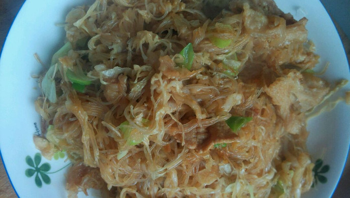 酸菜炒粉(东北菜)