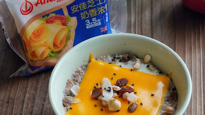 免蒸烤快手营养早餐～芝士蛋奶麦片粥