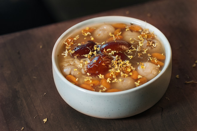 【小森妈妈菜谱】美容红枣桂圆枸杞酒酿汤的做法
