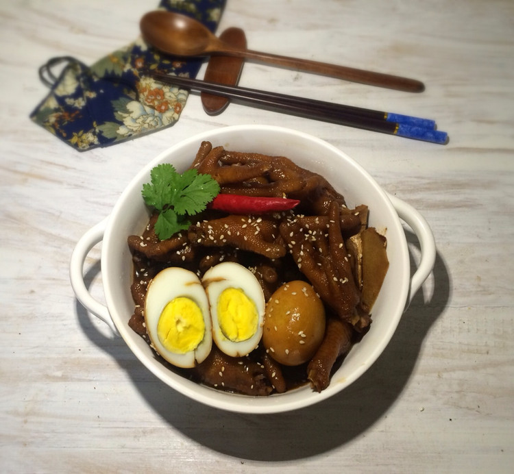 豉油鸡爪鸡蛋的做法