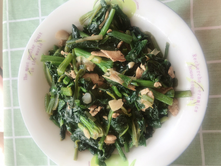 菠菜炒肉的做法