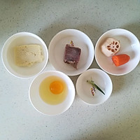 莲藕豆腐牛肉饼：宝宝营养辅食食谱菜谱的做法图解1