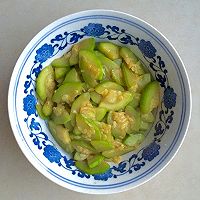 简单的小鲜美--10分钟快手小炒西葫芦的做法图解2
