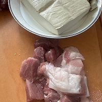 #肉食主义#红烧肉炖豆腐  嫩嫩滑滑 入口极香的做法图解1