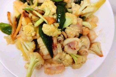 花菜炒鱿鱼