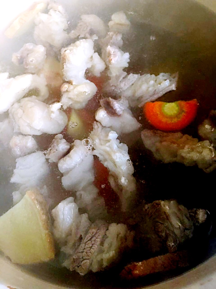 番茄土豆牛腩汤的做法图解2