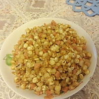 咸蛋黄火腿丁炒玉米粒的做法图解1