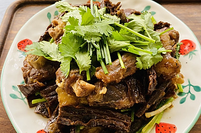 五香牛尾骨炖黑腐竹